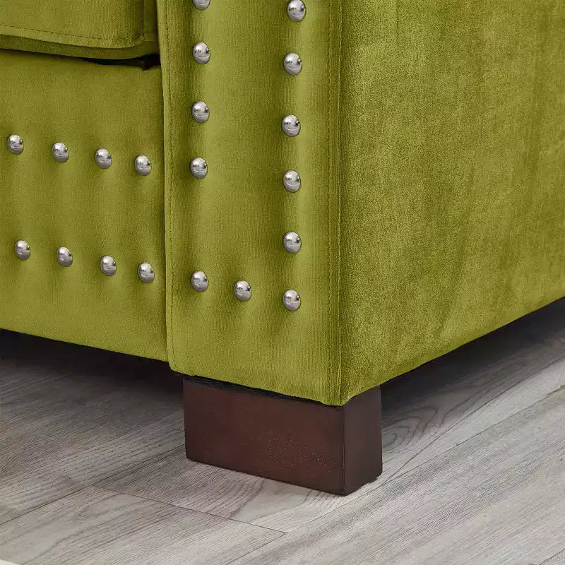 Canapé moderne trois places de 153,67 cm avec clous argentés, accoudoirs carrés, velours rembourré pour salon, vert