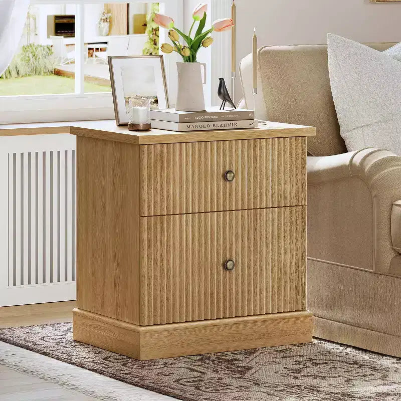 Table de chevet cannelée de style Mid-Century avec 2 tiroirs - Table d'appoint en bois clair pour chambre à coucher ou salon